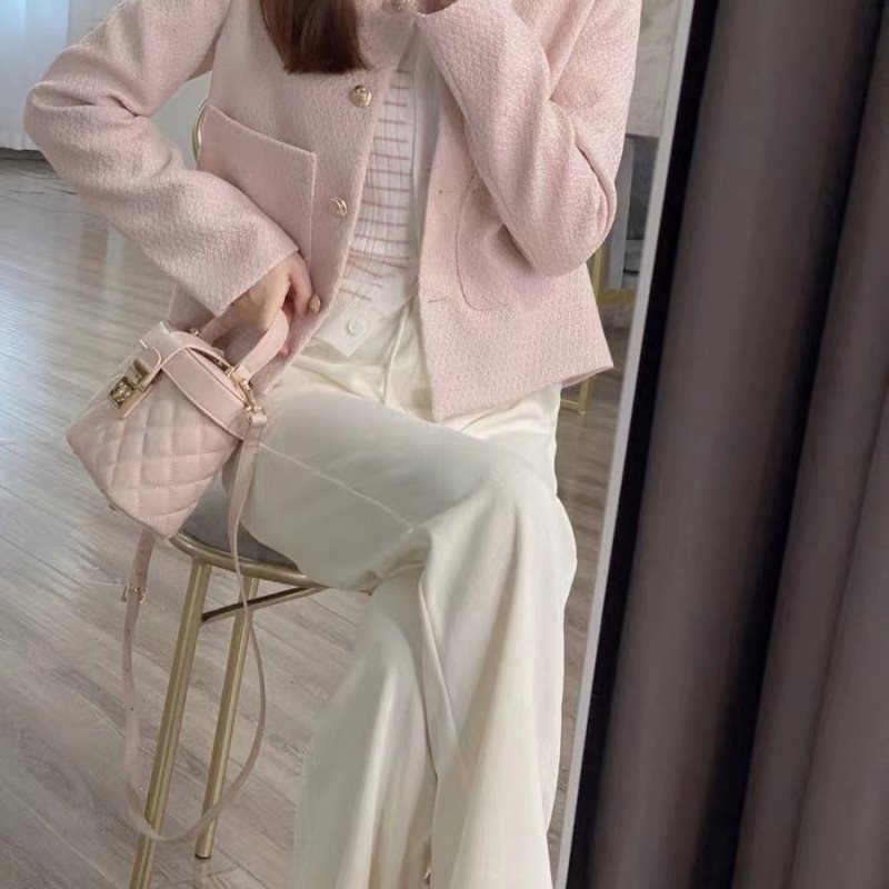 Ženski kratki sako od kostima, uski kroj, 3D uzorak, dugi rukavi, zatvara sa 3 jednostruka gumba, poliester, jesen 2024