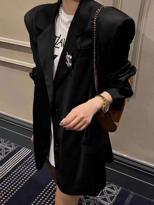 Ženski blejzer, slobodan kroj, kostimskog stila ovratnik, dugi rukavi, poliester 95%