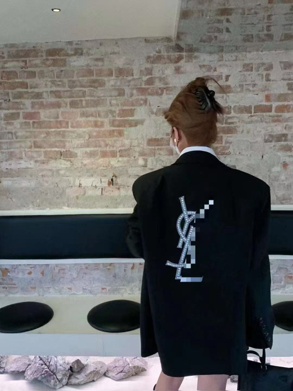 Ženski blejzer, slobodan kroj, kostimskog stila ovratnik, dugi rukavi, poliester 95%