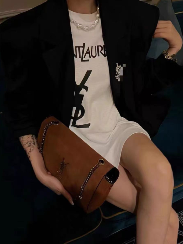 Ženski blejzer, slobodan kroj, kostimskog stila ovratnik, dugi rukavi, poliester 95%