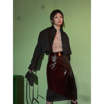 Ženski kratki sako sa stojećim ovratnikom, poliester-vuna mješavina, dugi rukavi, jednostrano kopčanje