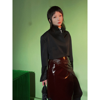 Ženski kratki sako sa stojećim ovratnikom, poliester-vuna mješavina, dugi rukavi, jednostrano kopčanje