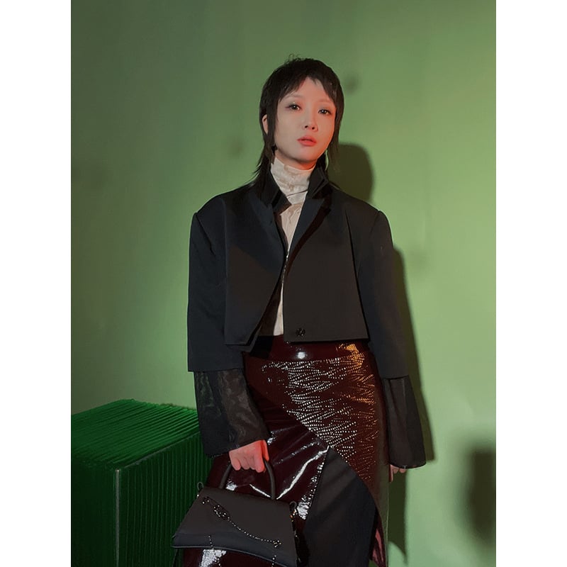 Ženski kratki sako sa stojećim ovratnikom, poliester-vuna mješavina, dugi rukavi, jednostrano kopčanje