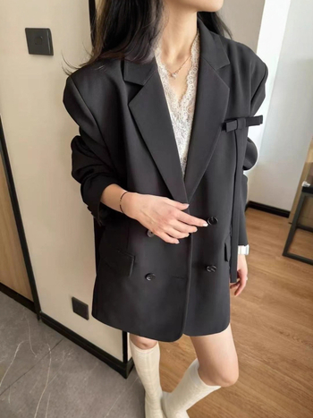 Žensko sako za kostim – labav kroj, ovratnik u stilu sakoa, kopčanje jednim gumom, poliester 95% i više, dugi rukavi