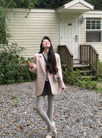 Ženski vuneni kaput s polo ovratnikom, udoban kroj, dugi rukavi, srednja duljina