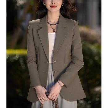 Дамски къс блейзър за костюм, полиестер-вълнена смес (70–80% полиестер, <30% вълна), костюмна яка, еднобортен, дълги ръкави, градски стил