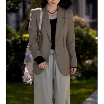 Дамски къс блейзър за костюм, полиестер-вълнена смес (70–80% полиестер, <30% вълна), костюмна яка, еднобортен, дълги ръкави, градски стил