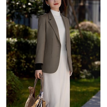 Дамски къс блейзър за костюм, полиестер-вълнена смес (70–80% полиестер, <30% вълна), костюмна яка, еднобортен, дълги ръкави, градски стил