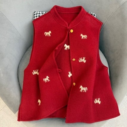 Ženska vesta u kineskom stilu sa stojećim ovratnikom, vuneni materijal s poliesterom, punjenje poliester-pamut, standardna dužina 50–65 cm, zima 2025