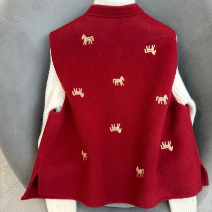 Ženska vesta u kineskom stilu sa stojećim ovratnikom, vuneni materijal s poliesterom, punjenje poliester-pamut, standardna dužina 50–65 cm, zima 2025