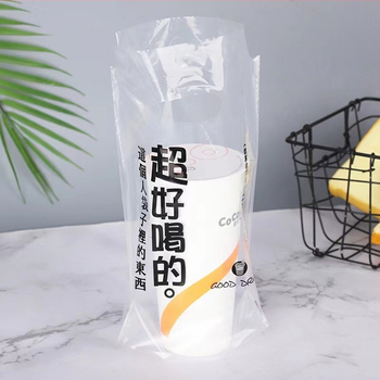Priehľadné vrecká z tenkého filmu na nápoje na donášku — hrúbka 8 silk, objem až 1000 ml, jednorazové, s držadlami, denná produkcia 200000