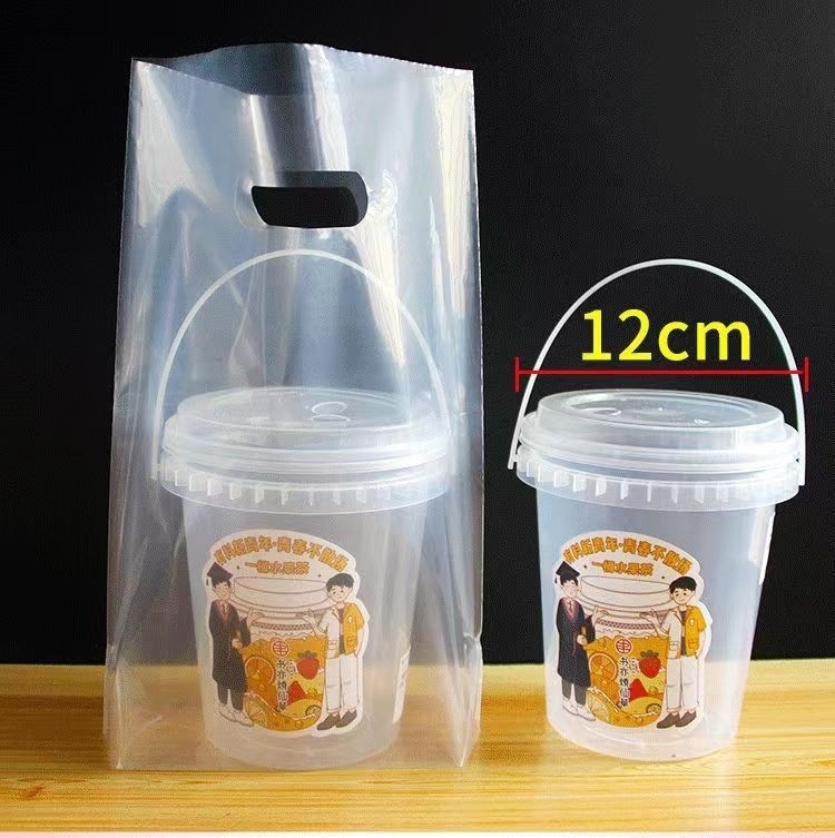 Pungi transparente din film moale pentru băuturi, la take-away — grosime 8 silk, capacitate până la 1000 ml, de unică folosință cu mâner, producție zilnică 200000