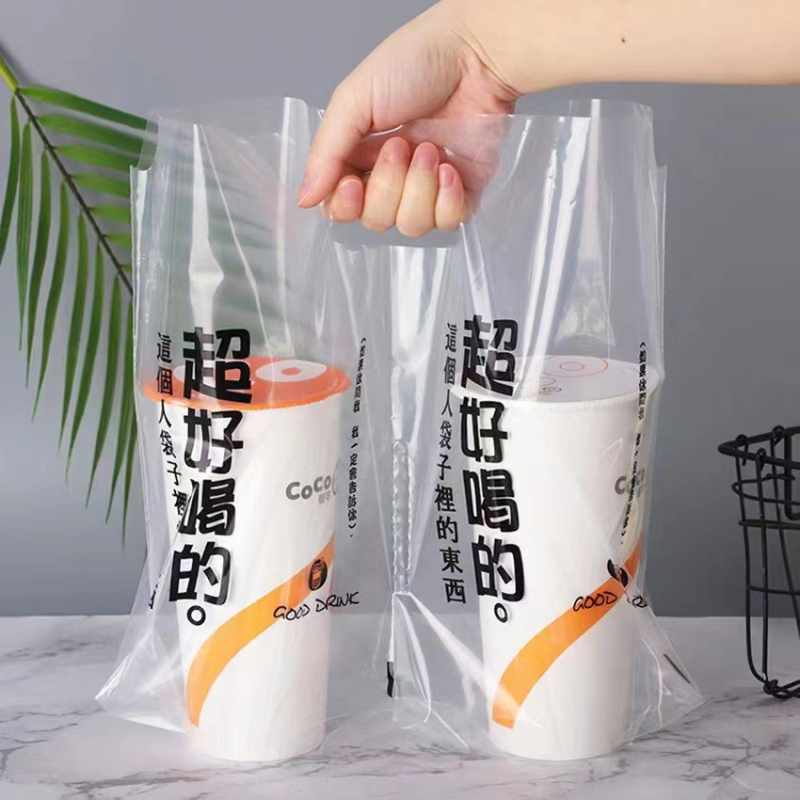 Pungi transparente din film moale pentru băuturi, la take-away — grosime 8 silk, capacitate până la 1000 ml, de unică folosință cu mâner, producție zilnică 200000