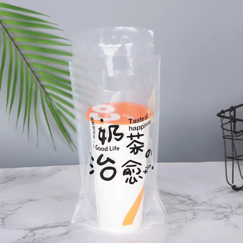 Pungi transparente din film moale pentru băuturi, la take-away — grosime 8 silk, capacitate până la 1000 ml, de unică folosință cu mâner, producție zilnică 200000