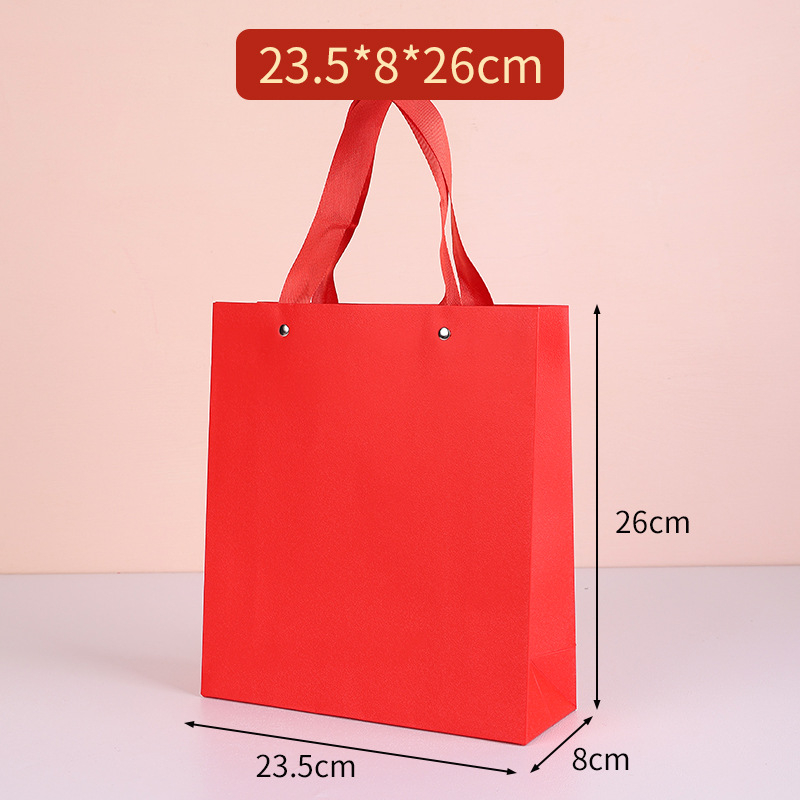 Geantă cadou festivă, cu nituri întărite și design gravat; carton; posibilitatea imprimării logo-ului; personalizabil; modelul 007