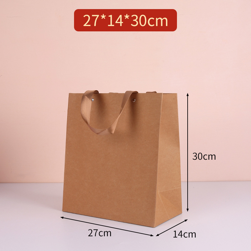 Geantă cadou festivă, cu nituri întărite și design gravat; carton; posibilitatea imprimării logo-ului; personalizabil; modelul 007