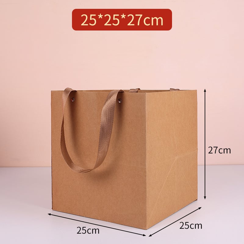 Geantă cadou festivă, cu nituri întărite și design gravat; carton; posibilitatea imprimării logo-ului; personalizabil; modelul 007