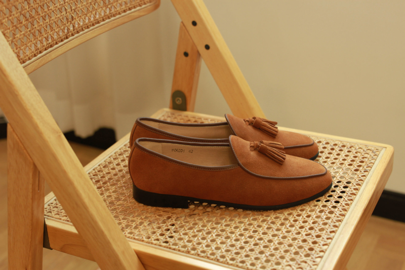 Muški tassel loafers bez vezica od kože prvog sloja, oštar nos, niski potpetica 1–3 cm, moderan dizajn