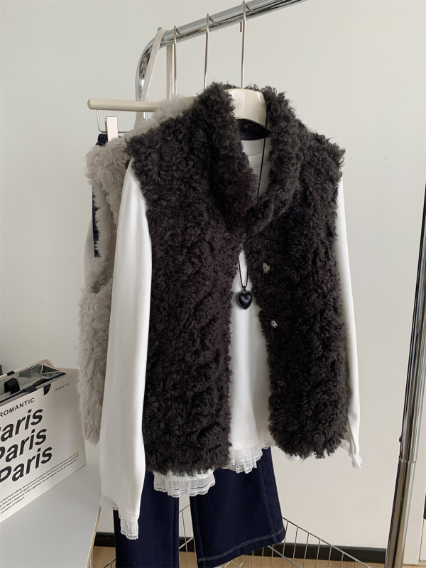 Ženski vest od vunene smjese sa stojećim ovratnikom, jednobojan, udoban kroj, kopče u jednom redu, retro stil.