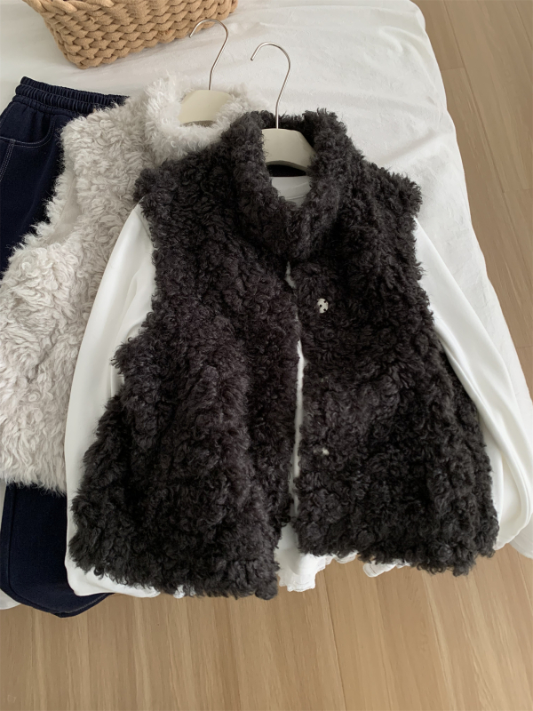 Ženski vest od vunene smjese sa stojećim ovratnikom, jednobojan, udoban kroj, kopče u jednom redu, retro stil.