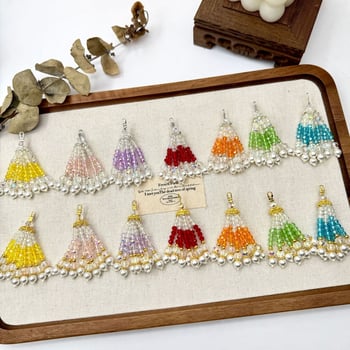 Ručni izradeni viseći privjesak od perlica; materijal: staklo i lazulit; originalni dizajn s ključem; uzorak: srce, kapljica, zvončić; proljeće 2025 izlazi