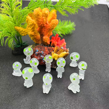 Svjetleća u mraku vanzemaljska figurica za mikro pejzaž s fluoritnim svjetlećim kamenom (pakiranje 100 kom., težina 41 g)