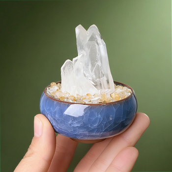 Stolna dekoracija s kristalnim klasterom u novokineskom stilu