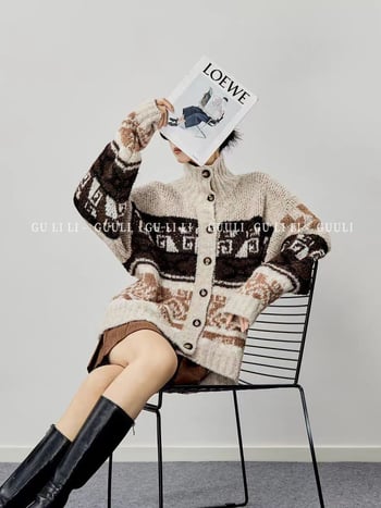 Pleteni kardigan - udoban kroj, stojeći ovratnik, debelo pletivo od akril-poliester, dugi rukav, normalna duljina