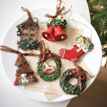 Висулка от смола за коледна украса в модерен минималистичен стил