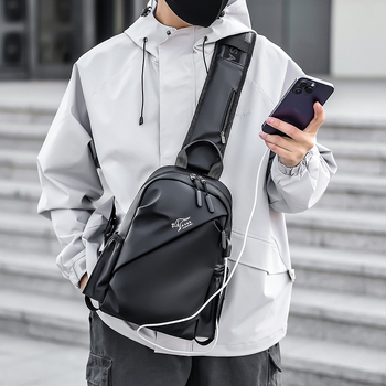 Muška torbica za prsa, gradski minimalistički stil, membranski materijal, vodootporna i izuzetno lagana, monohromatski dizajn, podstava od poliestera, proljeće 2025