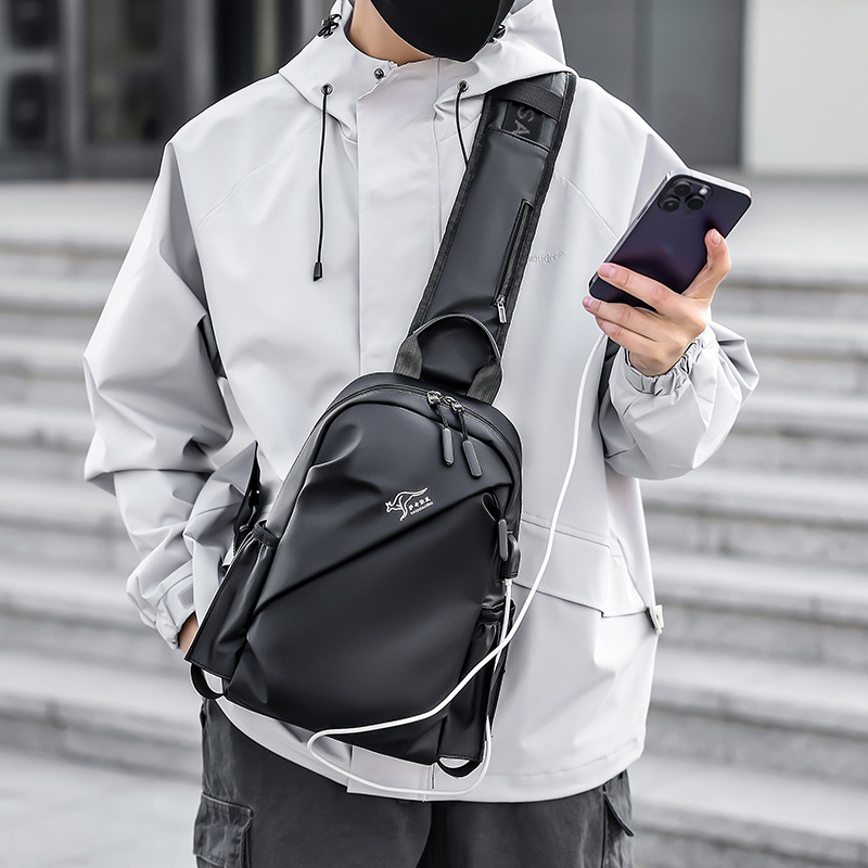 Muška torbica za prsa, gradski minimalistički stil, membranski materijal, vodootporna i izuzetno lagana, monohromatski dizajn, podstava od poliestera, proljeće 2025