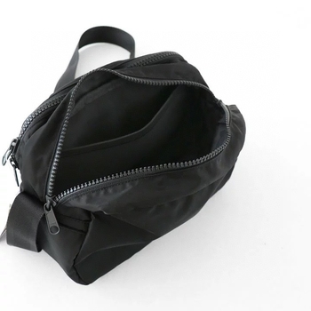 Unisex crossbody torba u urbanom stilu jednostavnosti, od najlona, podstava od najlona, zatvaranje na zip, jesen 2024.