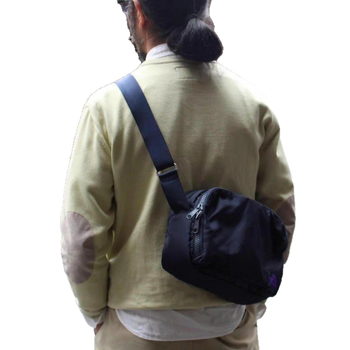 Unisex crossbody torba u urbanom stilu jednostavnosti, od najlona, podstava od najlona, zatvaranje na zip, jesen 2024.