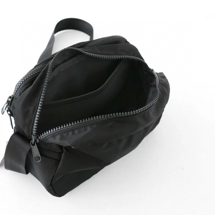 Unisex crossbody torba u urbanom stilu jednostavnosti, od najlona, podstava od najlona, zatvaranje na zip, jesen 2024.
