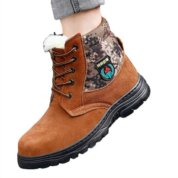 Zimske čizme za snijeg - gornji dio od teleće kože, podstavljena vunom, neklizajuća gumena potplat, peta 3-5 cm, za odrasle