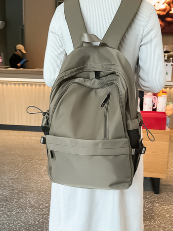 Ruksak za casual putovanja s pretincem za laptop, materijal Oxford, podstava od poliestera, zatvaranje na zip, unutarnja struktura: pretinac za laptop i pretinci s pregradama, vanjski strukturirani džepovi, vodootporan i otporan na habanje