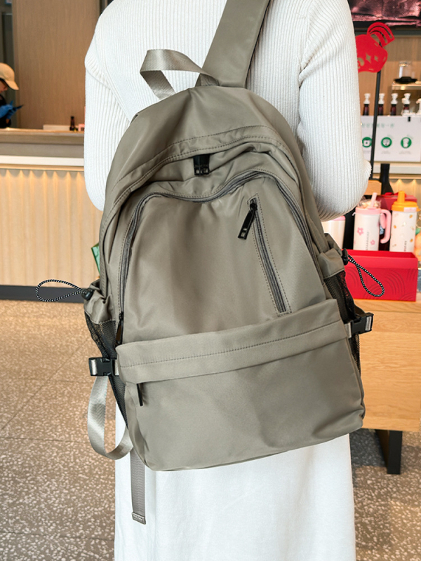 Ruksak za casual putovanja s pretincem za laptop, materijal Oxford, podstava od poliestera, zatvaranje na zip, unutarnja struktura: pretinac za laptop i pretinci s pregradama, vanjski strukturirani džepovi, vodootporan i otporan na habanje