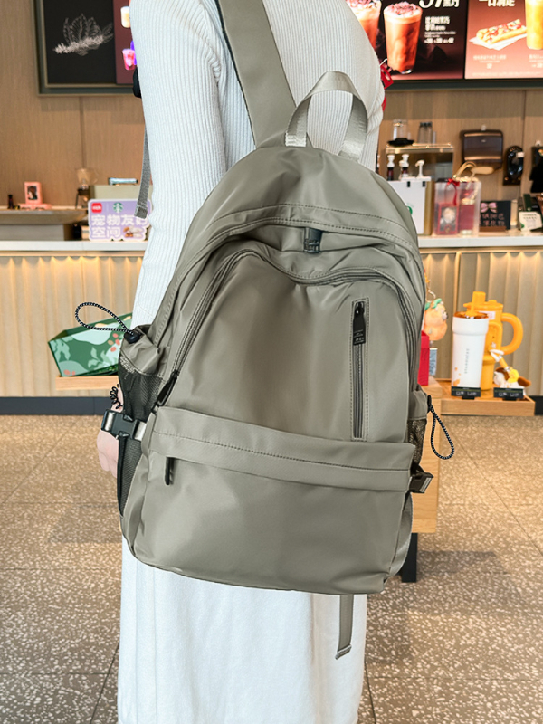 Ruksak za casual putovanja s pretincem za laptop, materijal Oxford, podstava od poliestera, zatvaranje na zip, unutarnja struktura: pretinac za laptop i pretinci s pregradama, vanjski strukturirani džepovi, vodootporan i otporan na habanje