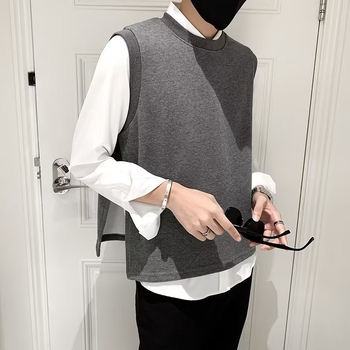 Férfiaknak szabad esésű kötött ujjatlan mellény, kerek nyakú, gallér nélküli, gyapjúkeverék 30–35%, ősz 2023