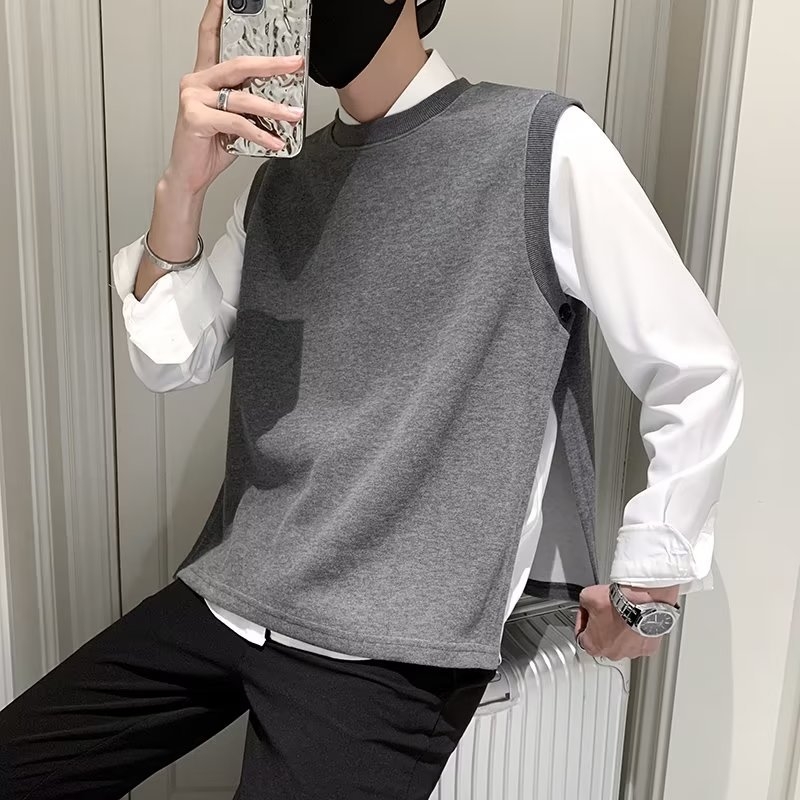 Férfiaknak szabad esésű kötött ujjatlan mellény, kerek nyakú, gallér nélküli, gyapjúkeverék 30–35%, ősz 2023