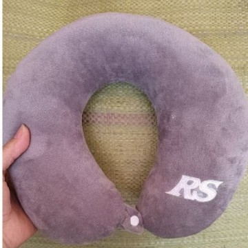 U-oblikovani jastuk za vrat s memorijskom pjenom i PP pamukom, tkanina kristalni velur, putnički jastuk za odrasle