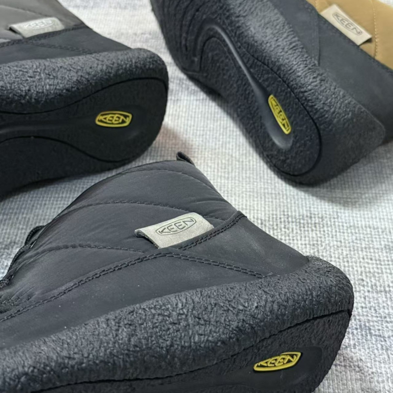 Unisex snježne čizme, visok gornji dio, unutarnja fleece obloga, vanjski materijal pamuk, potplat od gume, otpornost na habanje, niska peta 1–3 cm, zimsk model