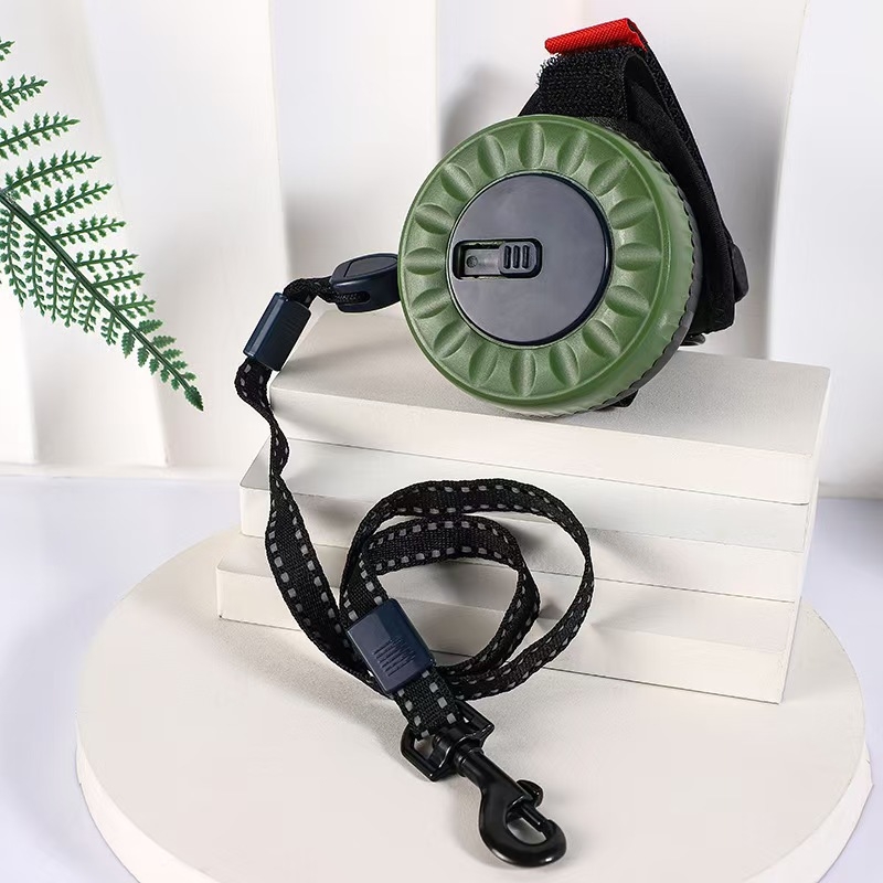 Xinmeilong Lesă de mână pentru animale de companie – Lesă automată retractabilă pentru pisici, din plastic