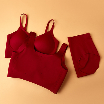 Komplet donjeg rublja od najlona, košarice 3/4, tanke oblikovane košarice, fiksne dvostruke naramenice, bezšivni dizajn na području prsa