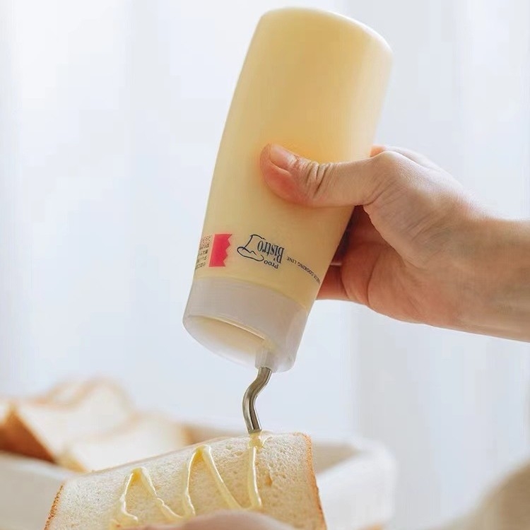 TAKEYA sticlă din plastic pentru sos presat | potrivită pentru condimente lichide | material: rășină de polietilenă și oțel inoxidabil | design modern minimalist | lansare 2025