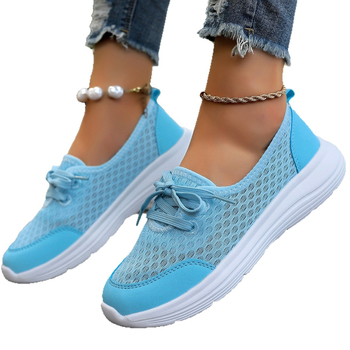 Ženske slip-on casual tenisice s gornjim dijelom od platna, prozračna mrežasta unutrašnjost, gumena potplata, ravna potpetica.