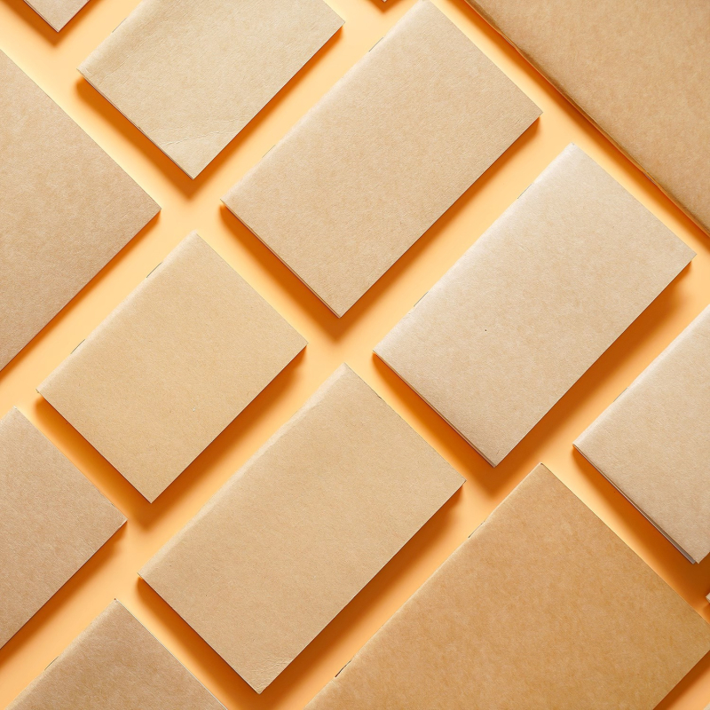 Bilježnica s vijčanom vezom, korica od kraft papira, unutarnji listovi Dowling/kraft, papir 100 gsm, 100–200 stranica