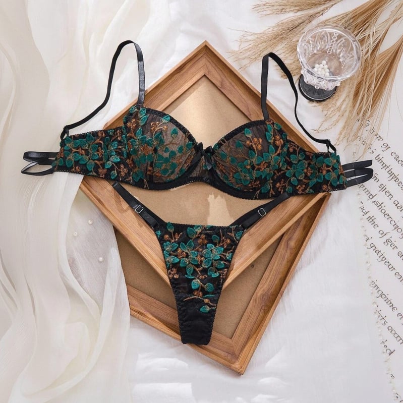 Set grudnjaka s čipkastom izvezom i Push-Up, prozračan, 3/4 košarica, tanko oblikovane košarice