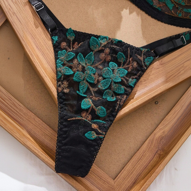 Set grudnjaka s čipkastom izvezom i Push-Up, prozračan, 3/4 košarica, tanko oblikovane košarice