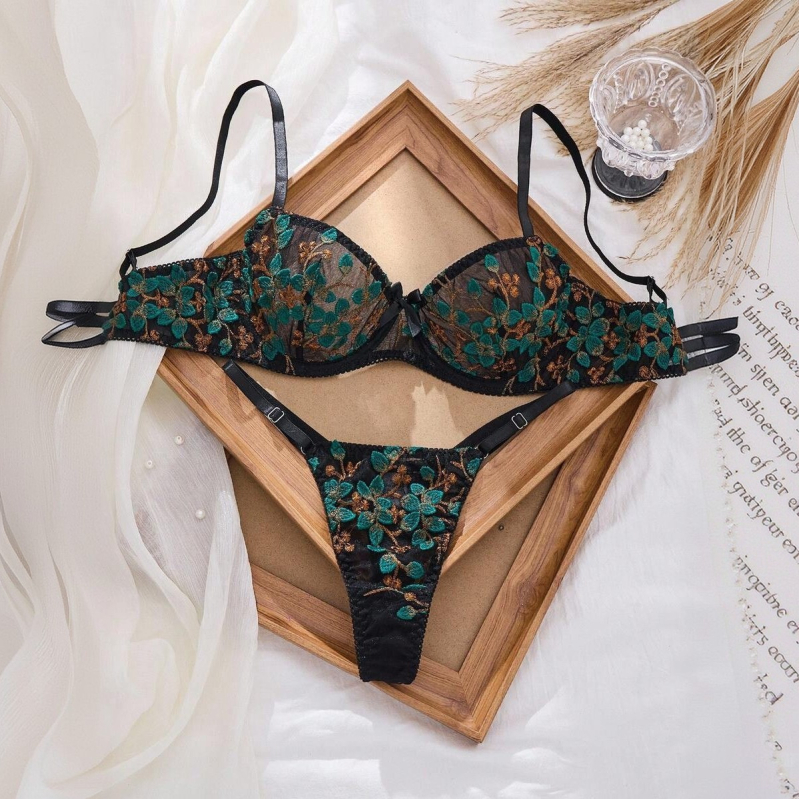 Set grudnjaka s čipkastom izvezom i Push-Up, prozračan, 3/4 košarica, tanko oblikovane košarice